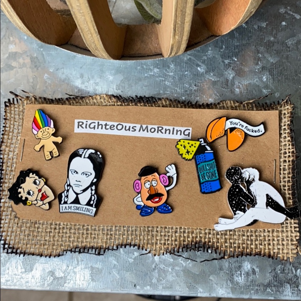 Set of button cool pins